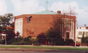 De Stadsparkkerk aan de Snelliusstraat te Groningen, hier gezien vanaf de Paterswoldseweg (1958-31 december 1999)