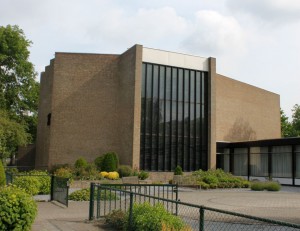 De nieuwe Open Hofkerk die in 1967 in gebruik genomen werd (foto Reliwiki).