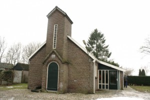 Het evangelisatiekerkje te Drijber dat in 1927 gebouwd werd 