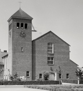 De grote Bethelkerk aan de Burgemeester Norbruislaan werd in 1955 in gebruik genomen.