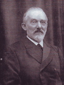 Ds. J. Westerhuis (1851-1910) gereformeerd predikant te Landsmeer 1874, Terneuzen 1881, Heerenveen 1888, Groningen (A) 1893. 
