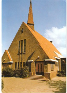 De in maart 1936 in gebruik genomen nieuwe gereformeerde kerk. 