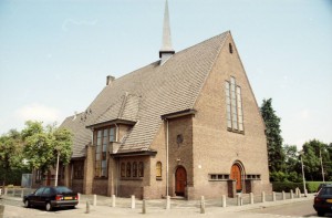 De WEsterkerk aan de Lingestraat die in 1938 in gebruik genomen werd, maar in `1946 aan de vrijgemaakten werd overgedragen (foto Reliwiki, J. Sonneveld).