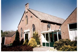 De gereformeerde kerk te Nieuw-Buinen (foto: Reliwiki, G. Bennink).