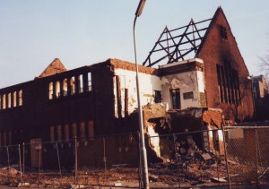 Na de leegstand en de branden was er niet veel meer van de Grachtkerk over.