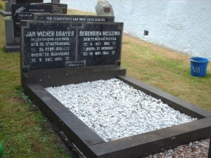 Ds. Draijer werd met zijn echtgenote begravfen op de begraafplaats in Suawoudse. 
