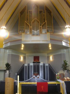 Het interieur van de Ontmoetingskerk.