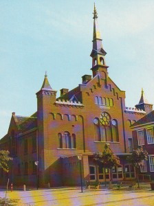 De Hoofdstraatkerk te Hoogeveen, hier nog met de oude entree.