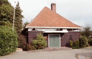 De Westerkerk (later Zuiderkerk) aan de Van Reenenweg in Zeist; in 1978 verkocht aan de 'vrijgemaakten' (foto: Reliwiki).