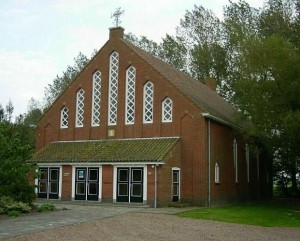 De gereformeerde kerk te Niezijl (foto: Reliwiki).