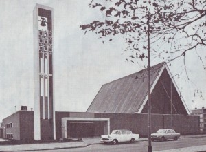 De Opstandingskerk zoals die in 1967 in gebruik genomen werd. 