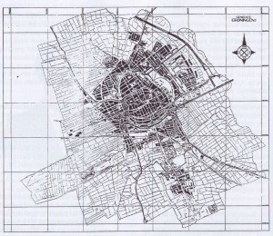 Een kaart van de stad Groningen emt ten zuiden daarvan het dorp Helpman. De situatie in 1937.