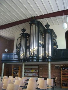 Het orgel van de gereformeerde kerk te Midwolda (foto: Reliwiki).