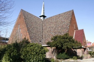 De gereformeerde (nu PKN-) Regenboogkerk te Oegstgeest (foto: Reliwiki, A?ndre van Dijk).