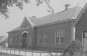 De gereformeerde school die in 1861 werd opgericht. 