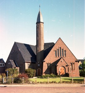De in 1920 in gebruikgenomen en in 2014 buiten gebruik gestelde gereformeerde kerk te Holwerd.