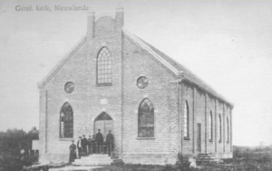 De in 1913 in gebruik genomen kerk Eben Haëzer te Nieuwlande.