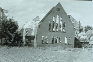 De gereformeerde kerk die in 1925 in gebruik genomen werd en in 1944 verwoest werd.