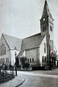 De nieuwe kerk die in 1925 in gebruik genomen werd en in 19844 door oorlogsgeweld verwoest werd.