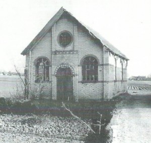 Het evangelisdatiegebouwtje in Lanmgerak (foto: gedenkboek van de kerk te Nieuweroord; dank aan de scriba).