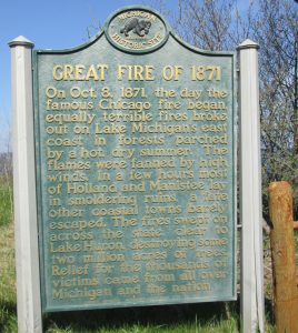 Een herdenkingsbord ter herinnering aan e Great Fire of 1871.