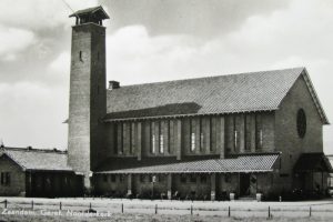 De Noorderkerk werd in 1952 in gebruik genomen en doet nog steeds dienst als protestantse kerk.