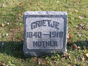 Grafsteen van Grietje Boone, die als meisje met haar ouders in Drenthe (Michigan) aan.