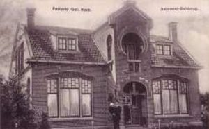 De rond 1920 gebouwde gereformeerd poastorie in Balkbrug, Zwolseweg 26.