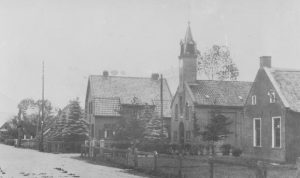 Een ansicht van de in 1882 in gebruik genomen gereformeerde kerk, die na de Vrijmaking in 'vrijgemaakte' handen kwam. 