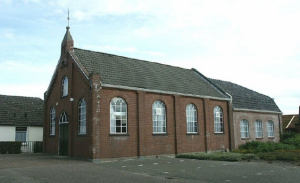 De gereformeerde kerk te Nieuwe Schans (1910-1984). Foto: Reliwiki, H. Elsinga.