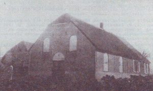 De kerk op Hoog-Meeuwen van de Christelijke Afgescheidene Gemeente die in 1841 in gebruik genomen werd.