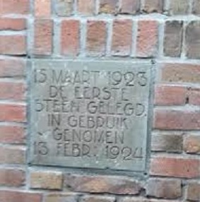 De 'eerste steen' van de Zuiderkerk.