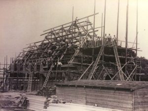 De bouw van de nieuwe kerk (foto: NvhN, 1933).