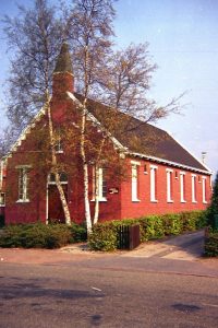 De in Harkstede in 1923 gebouwde gereformeerde kerk.