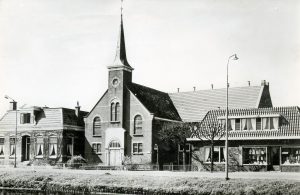 De kerk van de Christelijke Gereformeerde Gemeente in Hoogkerk werd in 1869 in gebruik genomen.