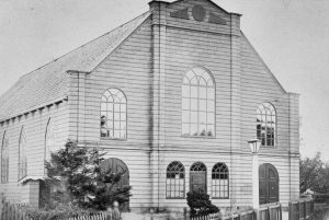 In 1897 werd in Kollum een noodkerk gebouwd in afwachting van de Oosterkerk, die in 1925 geopend werd.