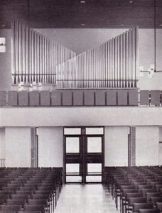 Het interieur van de Opstandingskerk in 1965 (foto: Reliwiki).