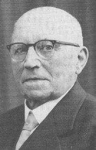 Ds. H.J. Heida () sopeelde bij de totstandkoming van de chr school en de kerk in Pekelderweg een belangrijke rol