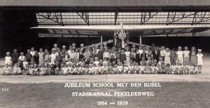 In 1939 vierde de school het vijfentwintigjarig bestaan.