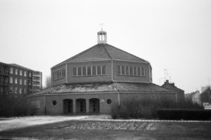 De nieuwe gereformeerd kerk aan de Burgemeester Waszinkstraat ().