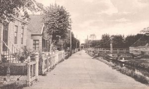 De Dorpsstraat te Landsmeer, lang geleden...