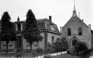 Het kerkje in Oostzaan in de oorspronkelijke toestand.