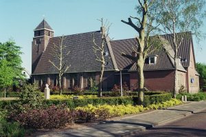 De gereformeerde kerk Het Kruispunt te Landsmeer. Het achterstuk dateert van 1967.