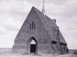 Het gereformeerde 'recreatiegebouw' te Slootdorp. Maar het was vooral een gereformeerde kerk... Het gebouwtje deed dienst van 21 juli 1932 tot 2 april 1938, toen daar de laatste dienst gehouden werd en de nieuwe, grotere kerk in gebruik genomen werd.