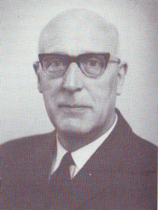 Ds. S. Hoekstra (1905-1982) verdedigde de synodebelsuiten en liet zijn mening later ook in een brochure afdrukken.